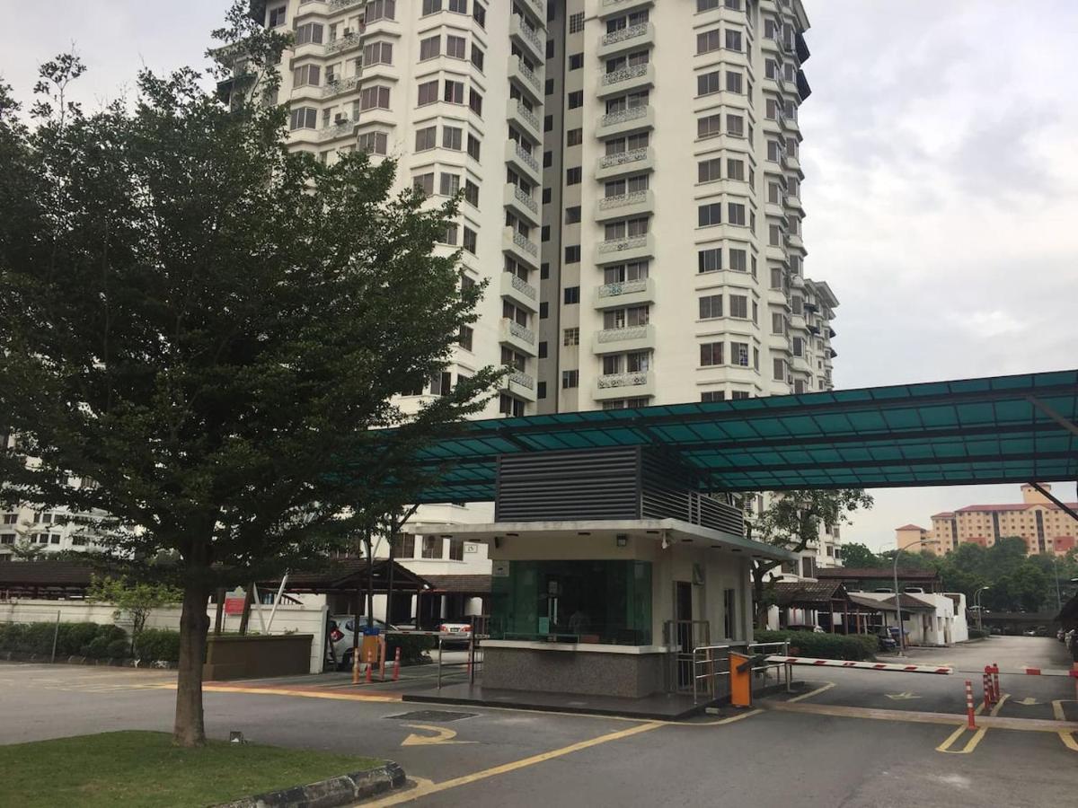 Cozy Kelana Jaya Semi-D Apt Near Mall, College & Hospital Петалинг Джая Екстериор снимка