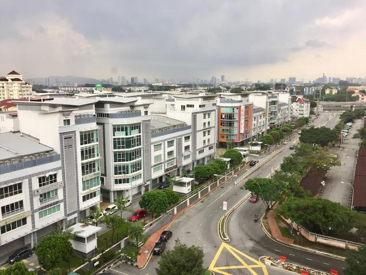 Cozy Kelana Jaya Semi-D Apt Near Mall, College & Hospital Петалинг Джая Екстериор снимка