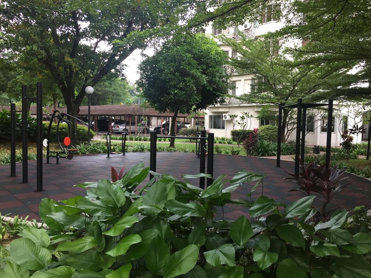 Cozy Kelana Jaya Semi-D Apt Near Mall, College & Hospital Петалинг Джая Екстериор снимка